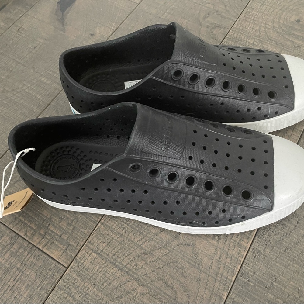 NEW Native womens size 7